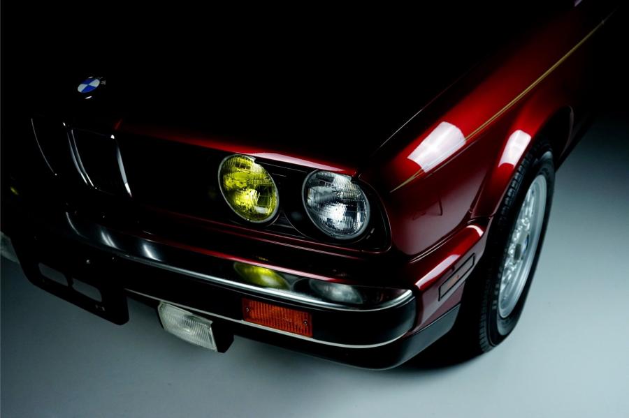 Детали экстерьера BMW 325i Convertible (Calypso Red) 1990 года  (фото 67 из 190)